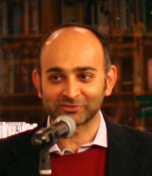 photo of Mohsin Hamid at a reading from his book, How to Get Filthy Rich in Rising Asia, at Greenlight Bookstore in Brooklyn, New York. Author: Mr. choppers